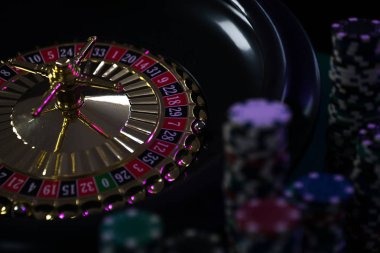 Aviator crash game interface showing multiplier climb and cash-out mechanics
